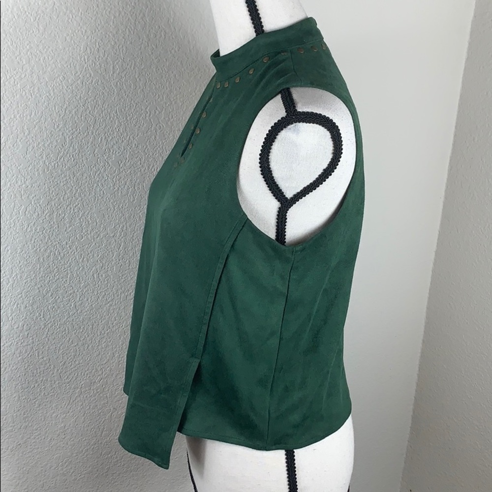 Moon River faux suede studded crop sleeveless top - Picture 3 of 8